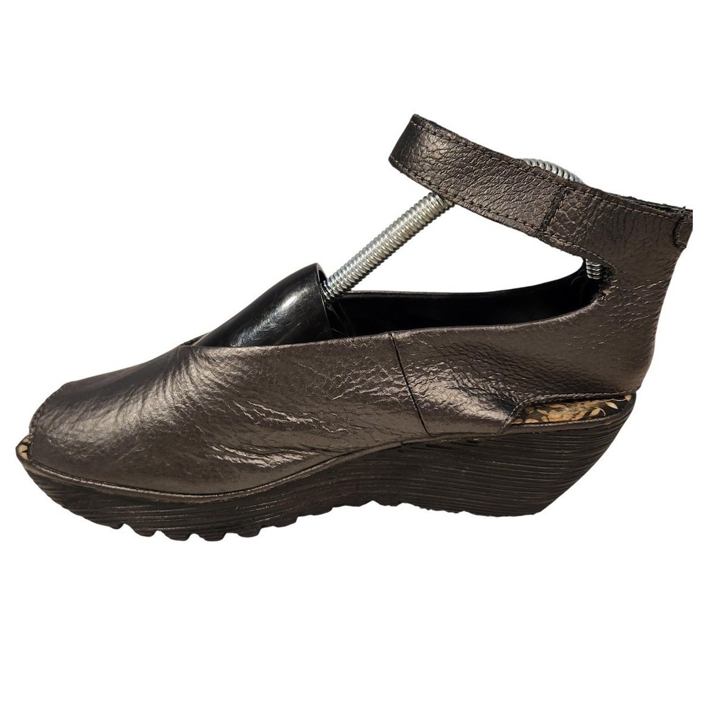 Bernie Mev Sandals Shoes Womens Size 9 Gray Leather Slingback Wedge Adjustable